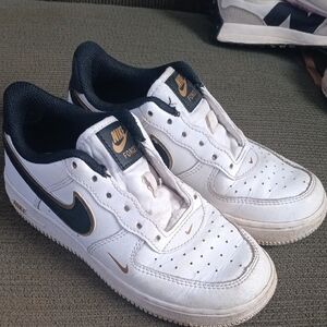 Nike White and Black Sneakers with Gold Highlights